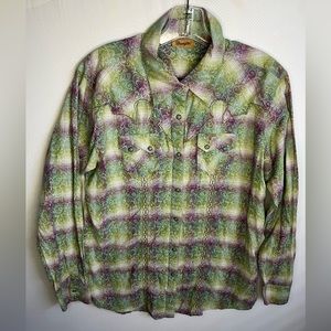 Wrangler pearl snap button down top women’s size L 100% cotton